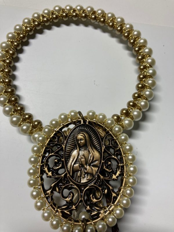 Bendición Virgen de Guadalupe perlas blancas - Imagen 2